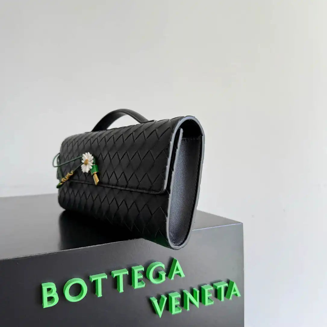 Bottega Veneta BV 836810 Andiamo Clutch  Black