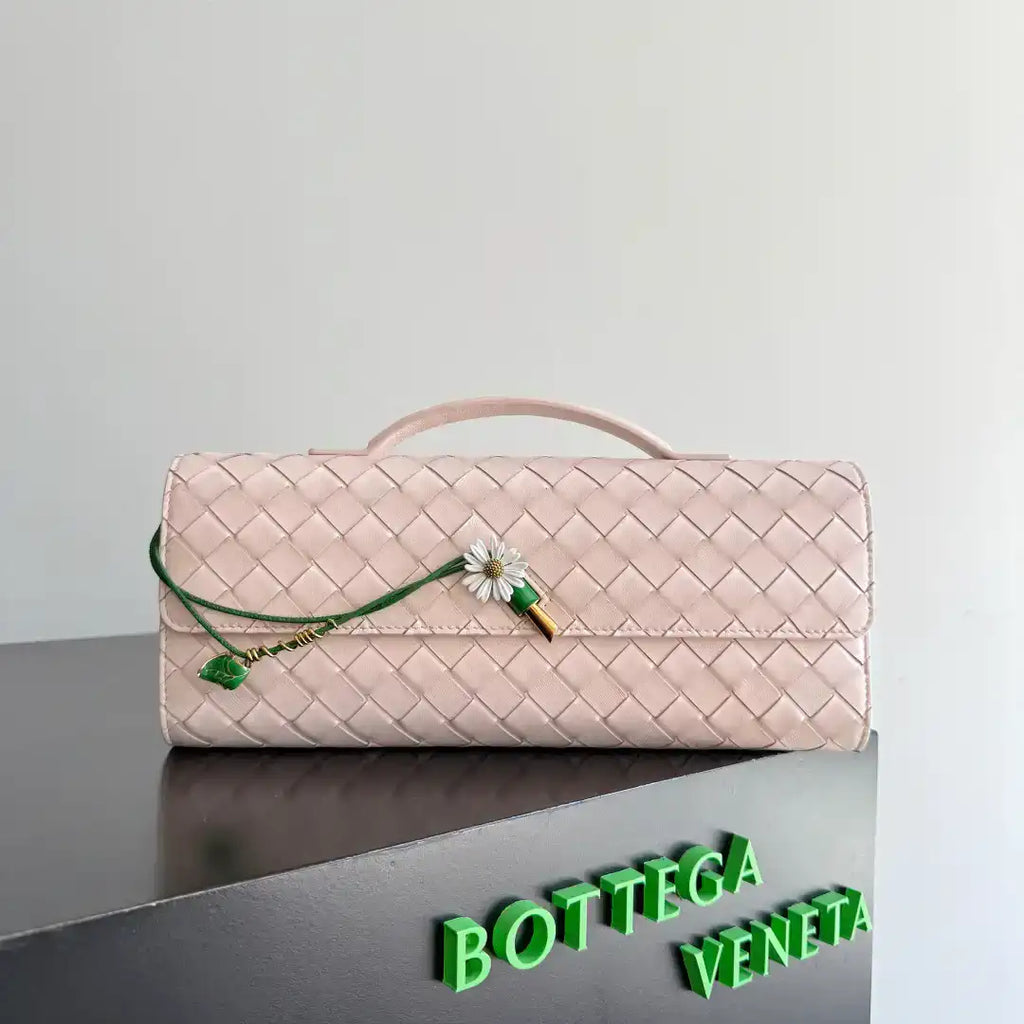 Bottega Veneta BV 836810 Andiamo Clutch  Pink