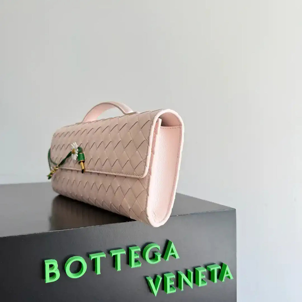 Bottega Veneta BV 836810 Andiamo Clutch  Pink