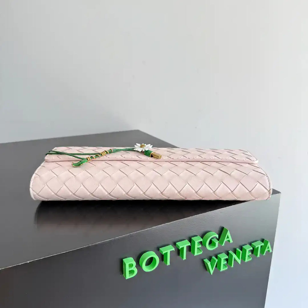 Bottega Veneta BV 836810 Andiamo Clutch  Pink