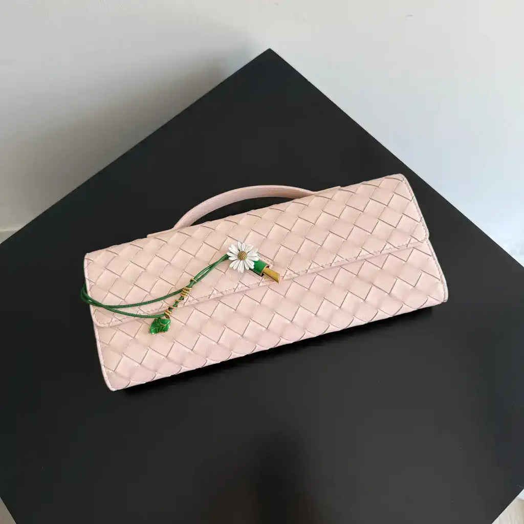 Bottega Veneta BV 836810 Andiamo Clutch  Pink
