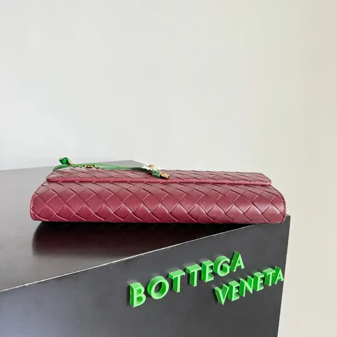 Bottega Veneta BV 836810 Andiamo Clutch Wine Red