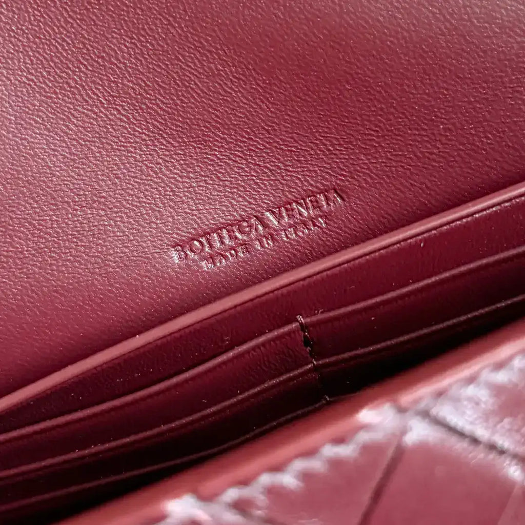Bottega Veneta BV 836810 Andiamo Clutch Wine Red