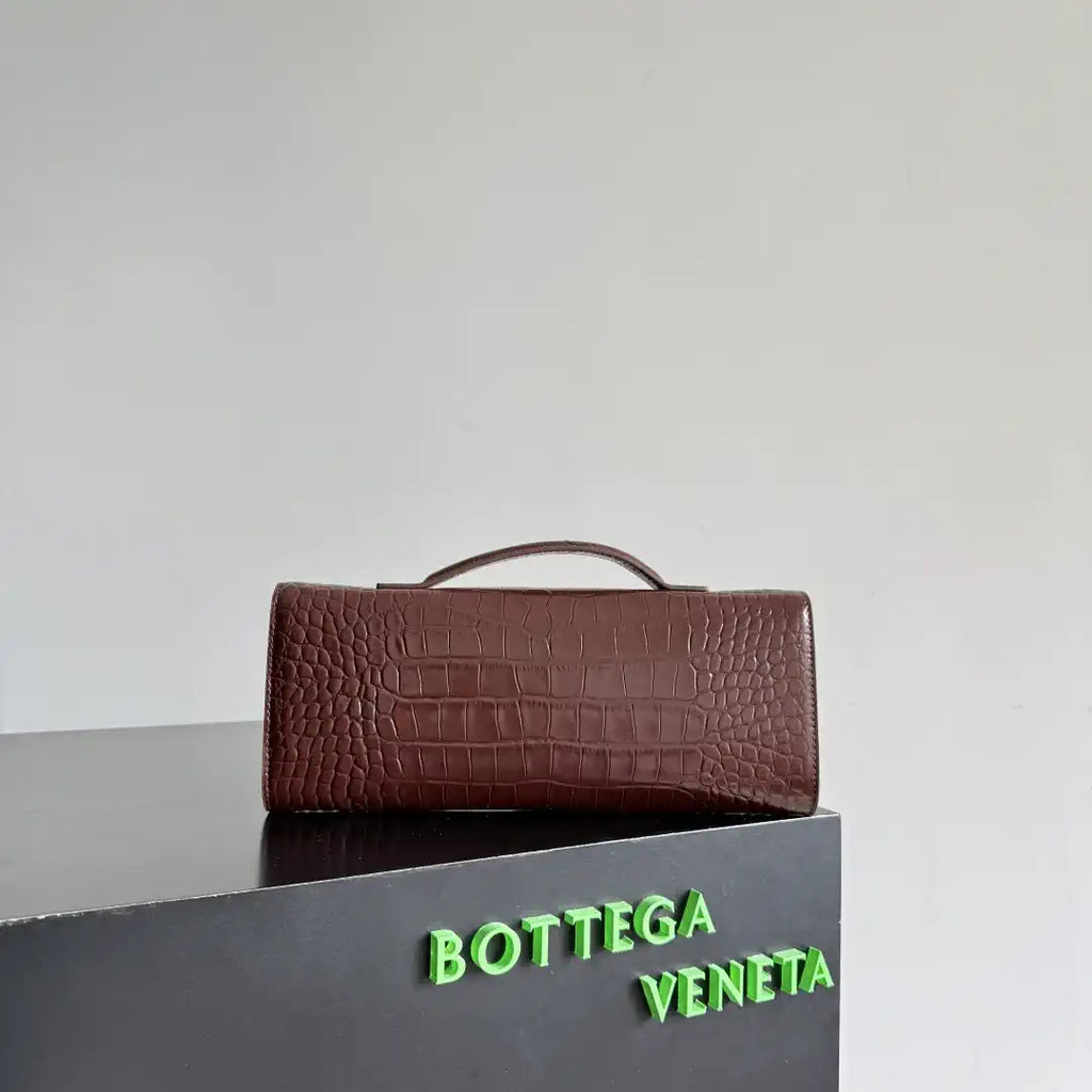 Bottega Veneta BV 836810 Long Clutch Andiamo Crocodile With Handle Bv99036
