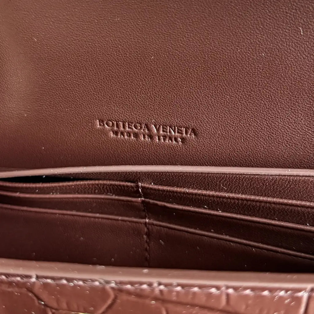 Bottega Veneta BV 836810 Long Clutch Andiamo Crocodile With Handle Bv99036