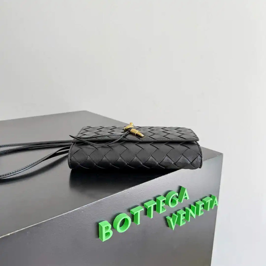 Bottega Veneta BV 836940VCPP22190 Andiamo Pouch BV92006