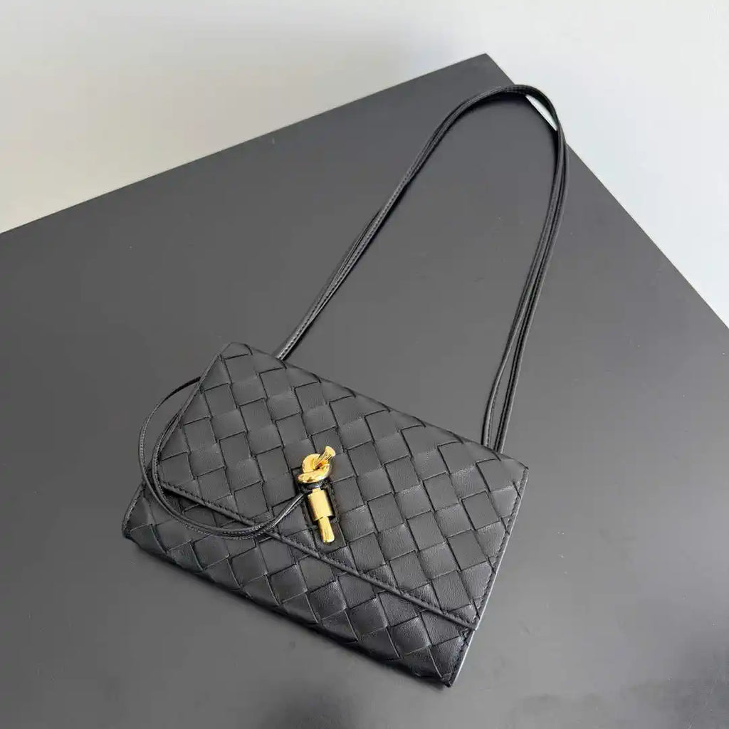 Bottega Veneta BV 836940VCPP22190 Andiamo Pouch BV92006