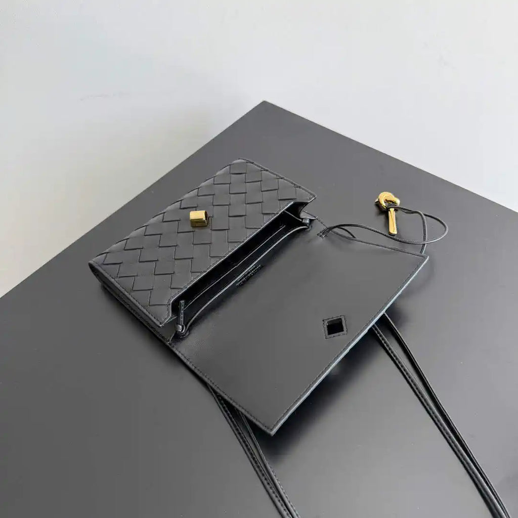Bottega Veneta BV 836940VCPP22190 Andiamo Pouch BV92006