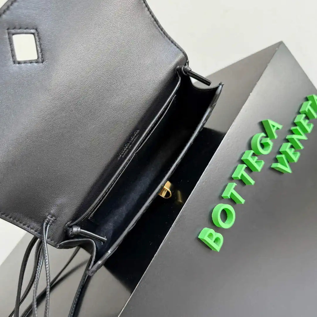Bottega Veneta BV 836940VCPP22190 Andiamo Pouch BV92006