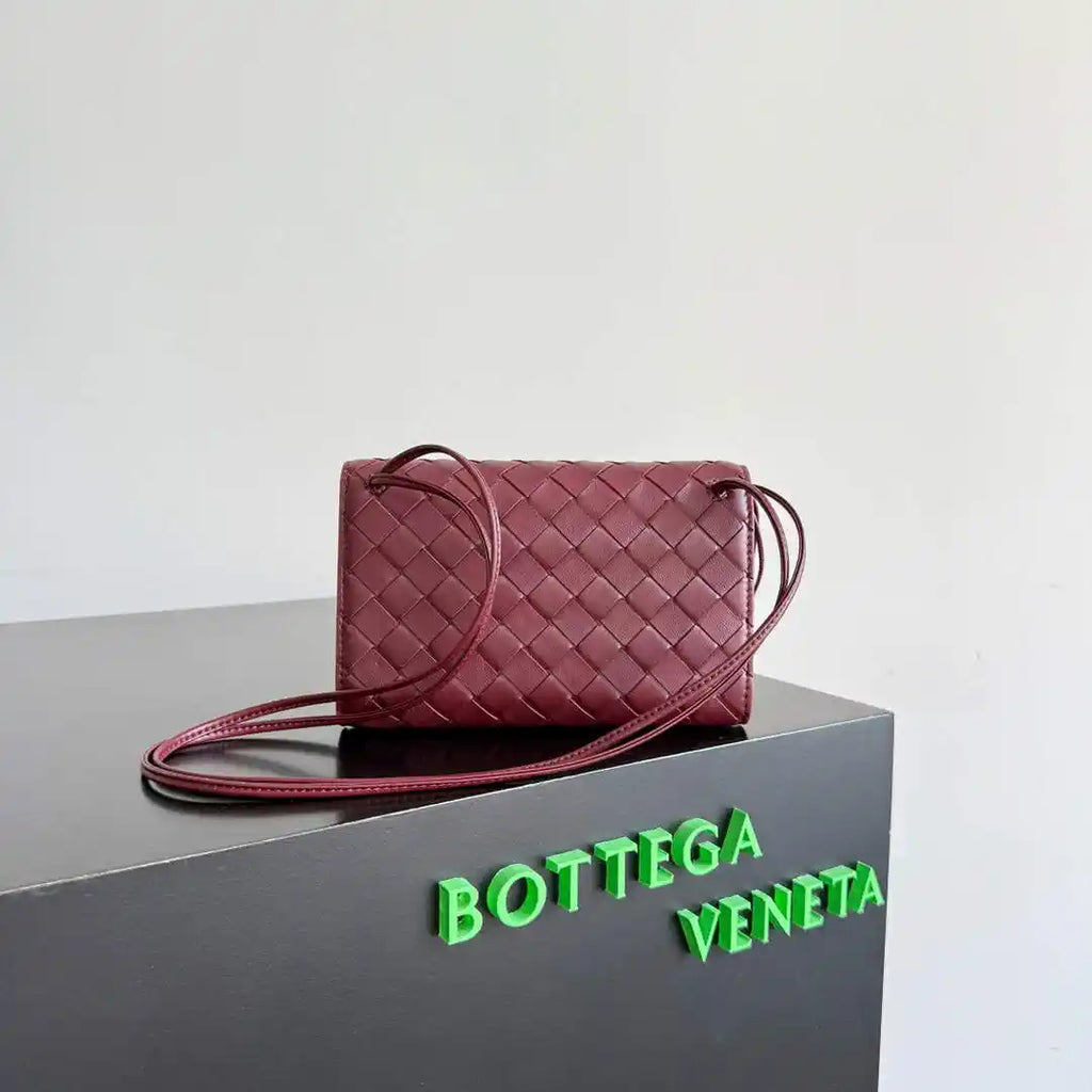 Bottega Veneta BV 836940VCPP22190 Andiamo Pouch BV92007