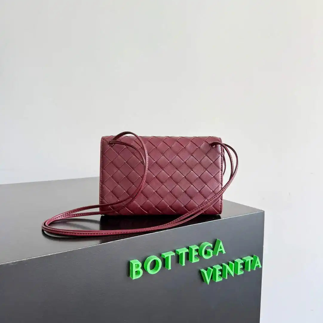Bottega Veneta BV 836940VCPP22190 Andiamo Pouch BV92007