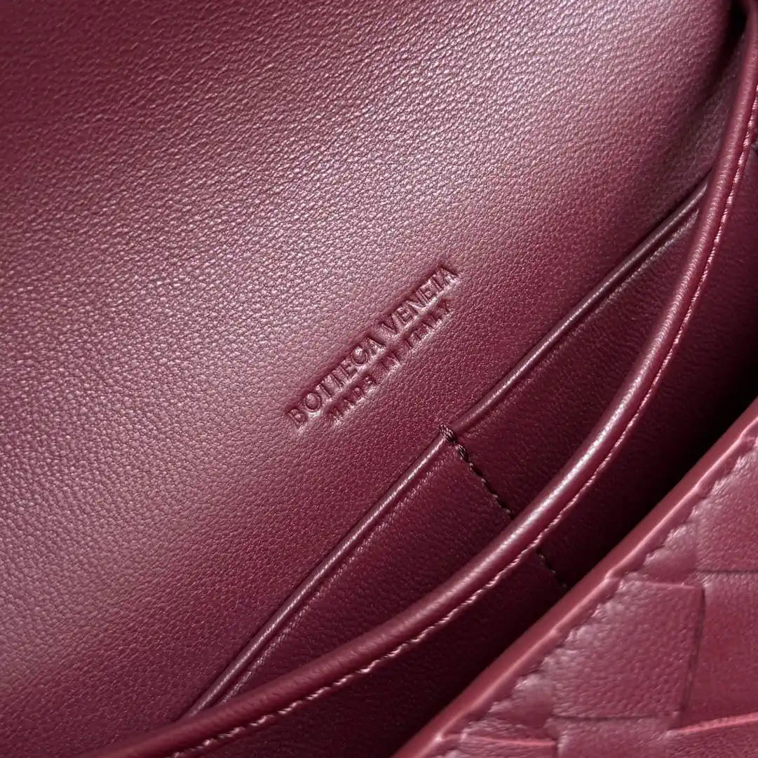 Bottega Veneta BV 836940VCPP22190 Andiamo Pouch BV92007