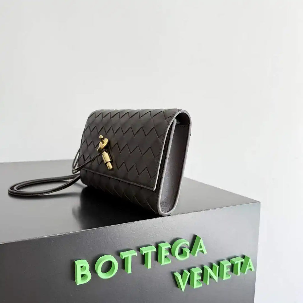Bottega Veneta BV 836940VCPP22190 Andiamo Pouch BV92008