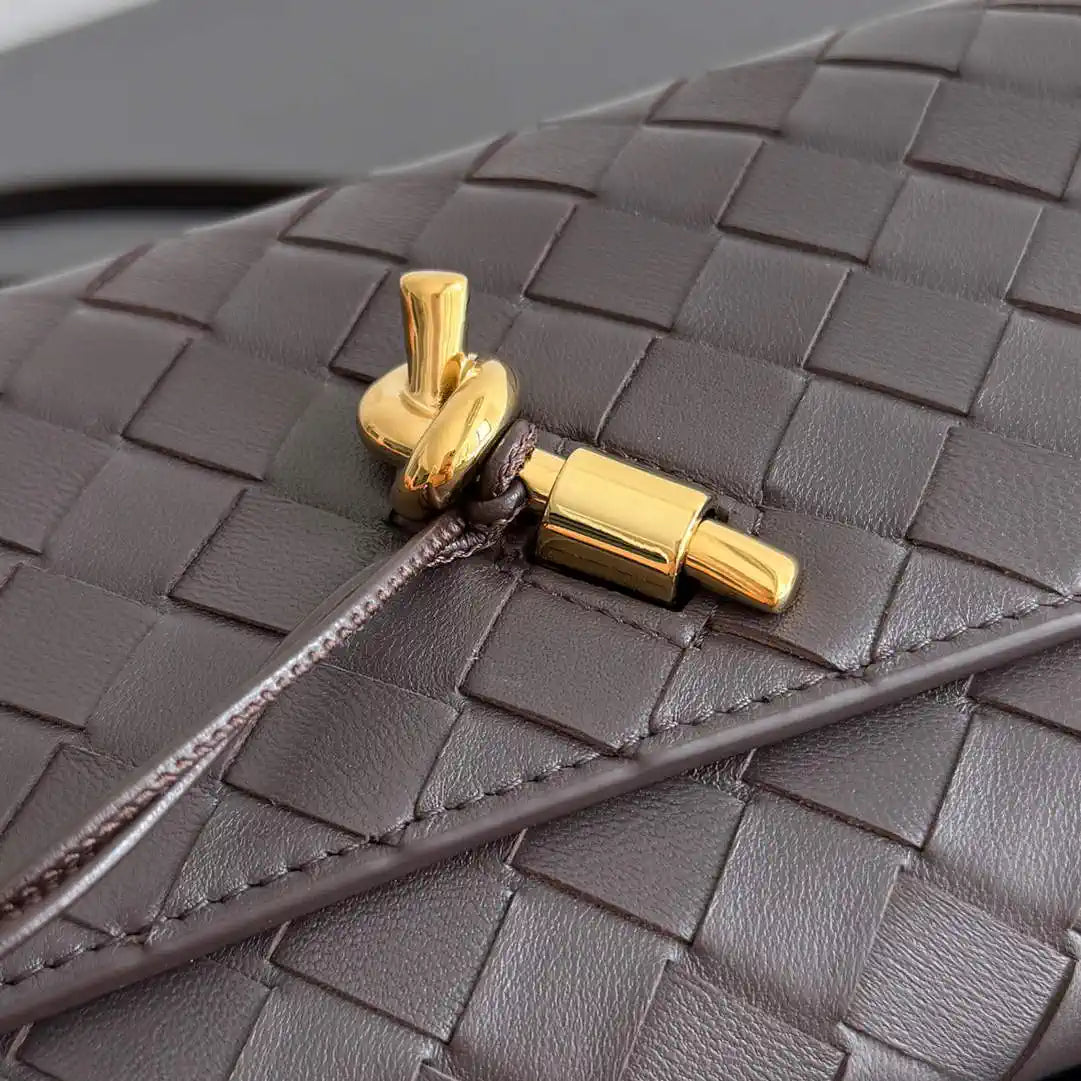 Bottega Veneta BV 836940VCPP22190 Andiamo Pouch BV92008