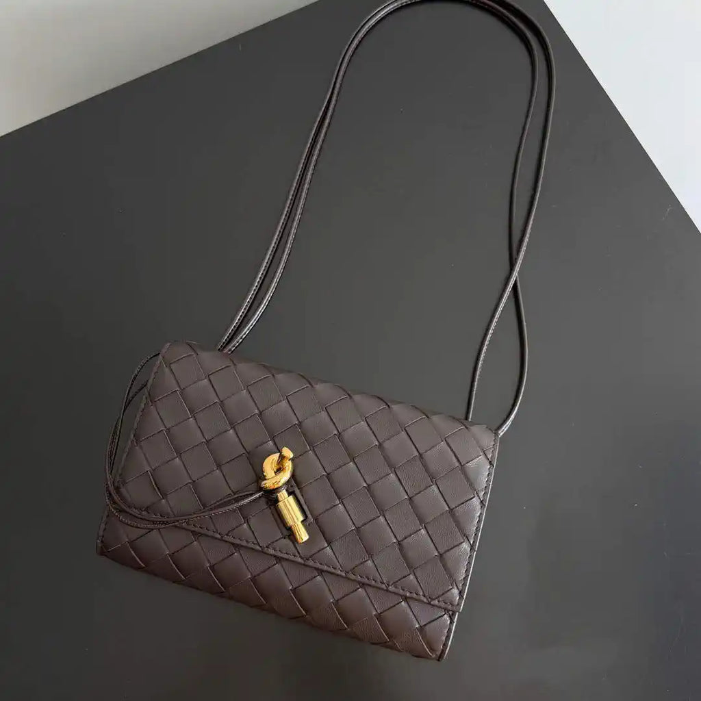 Bottega Veneta BV 836940VCPP22190 Andiamo Pouch BV92008
