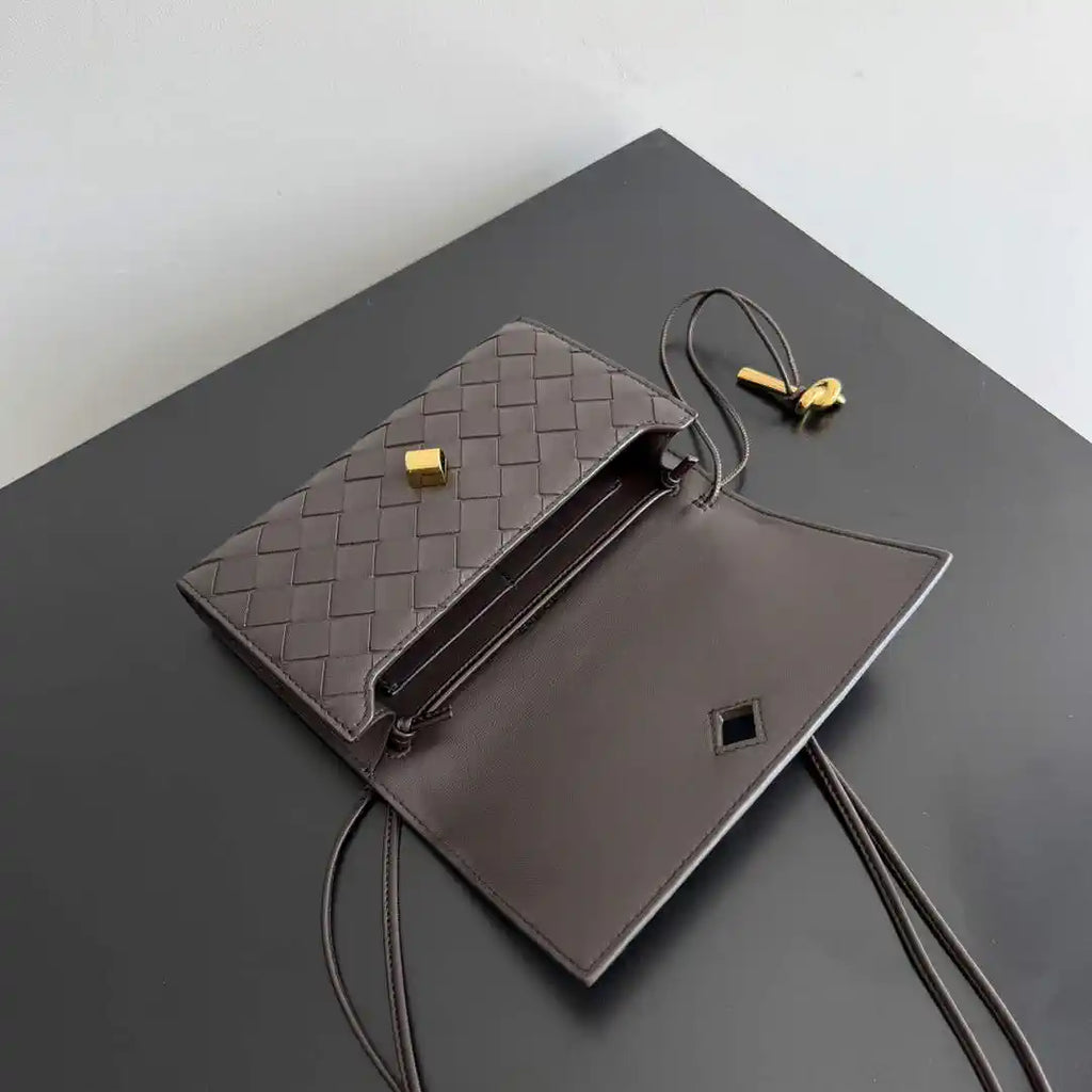 Bottega Veneta BV 836940VCPP22190 Andiamo Pouch BV92008