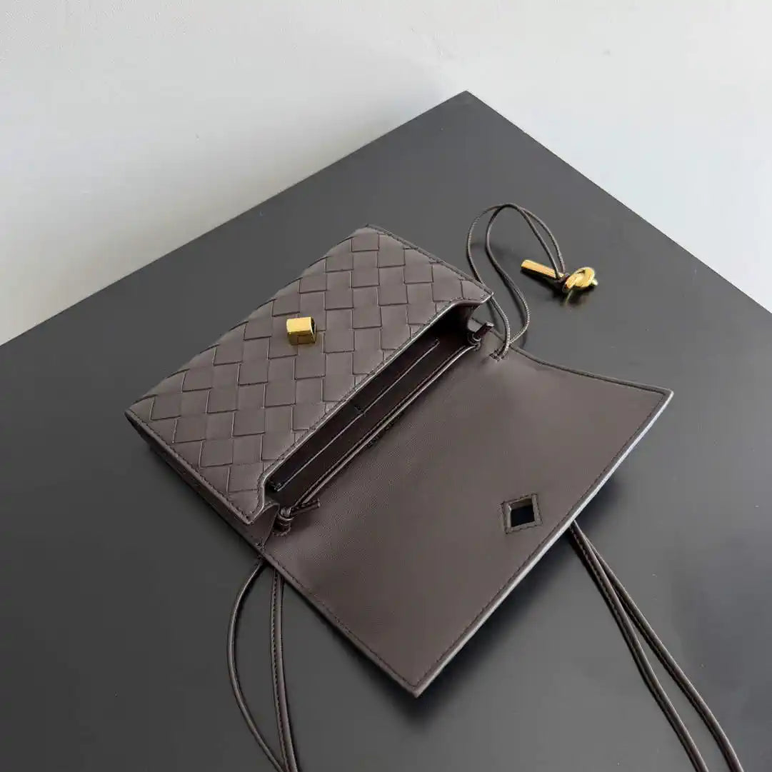 Bottega Veneta BV 836940VCPP22190 Andiamo Pouch BV92008