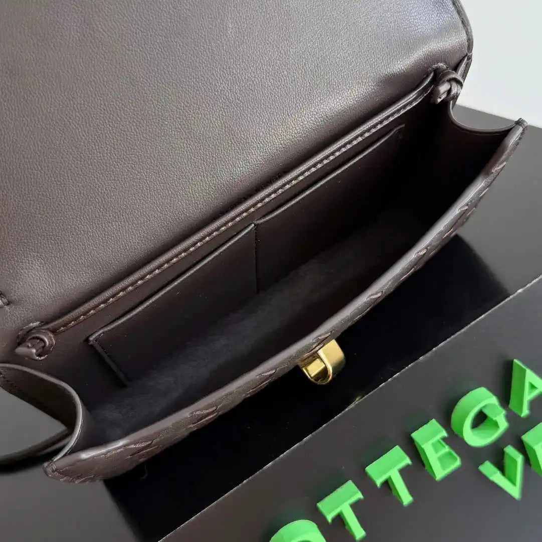 Bottega Veneta BV 836940VCPP22190 Andiamo Pouch BV92008