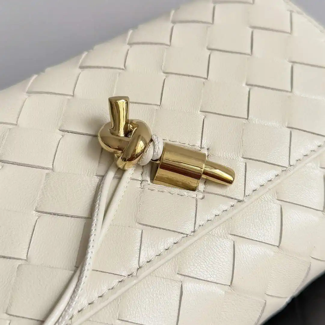 Bottega Veneta BV 836940VCPP22190 Andiamo Pouch BV92009