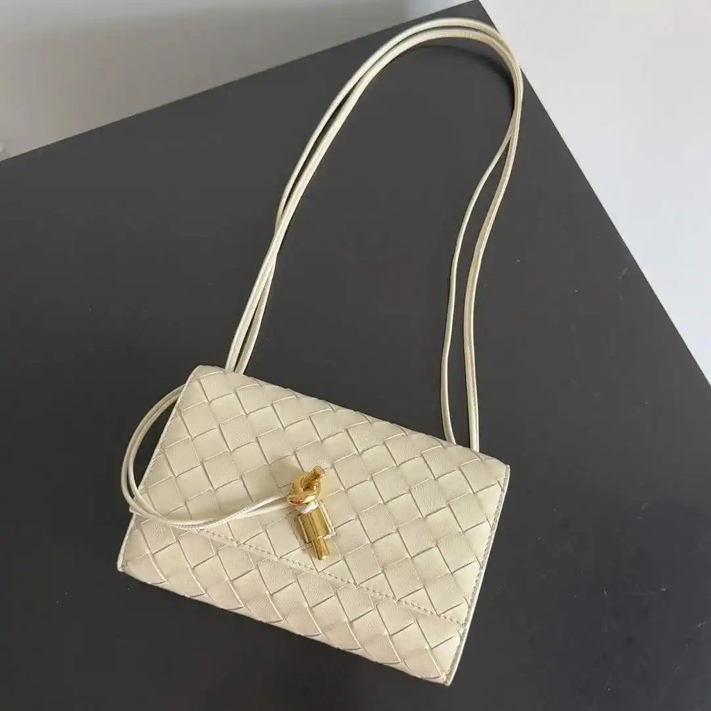 Bottega Veneta BV 836940VCPP22190 Andiamo Pouch BV92009