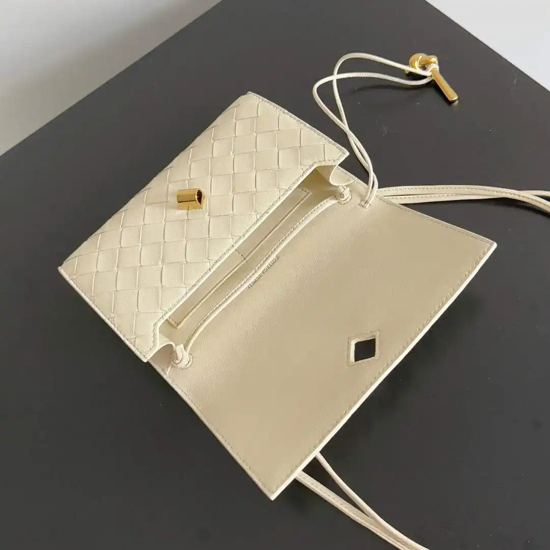 Bottega Veneta BV 836940VCPP22190 Andiamo Pouch BV92009