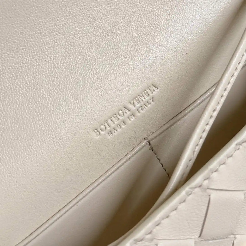 Bottega Veneta BV 836940VCPP22190 Andiamo Pouch BV92009