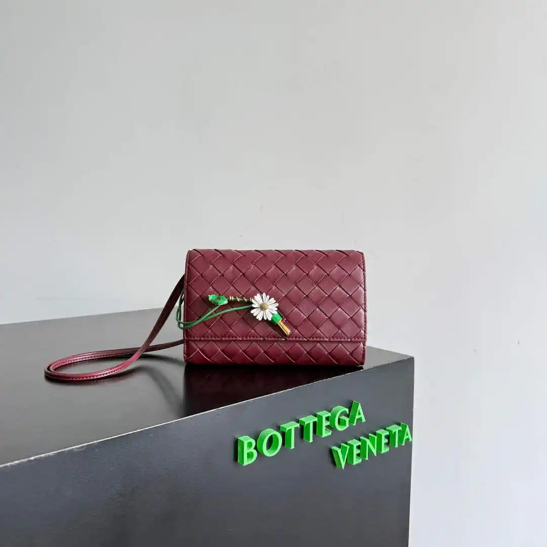 Bottega Veneta BV 838870V4SCH9111 Andiamo Daisy Pouch BV92002