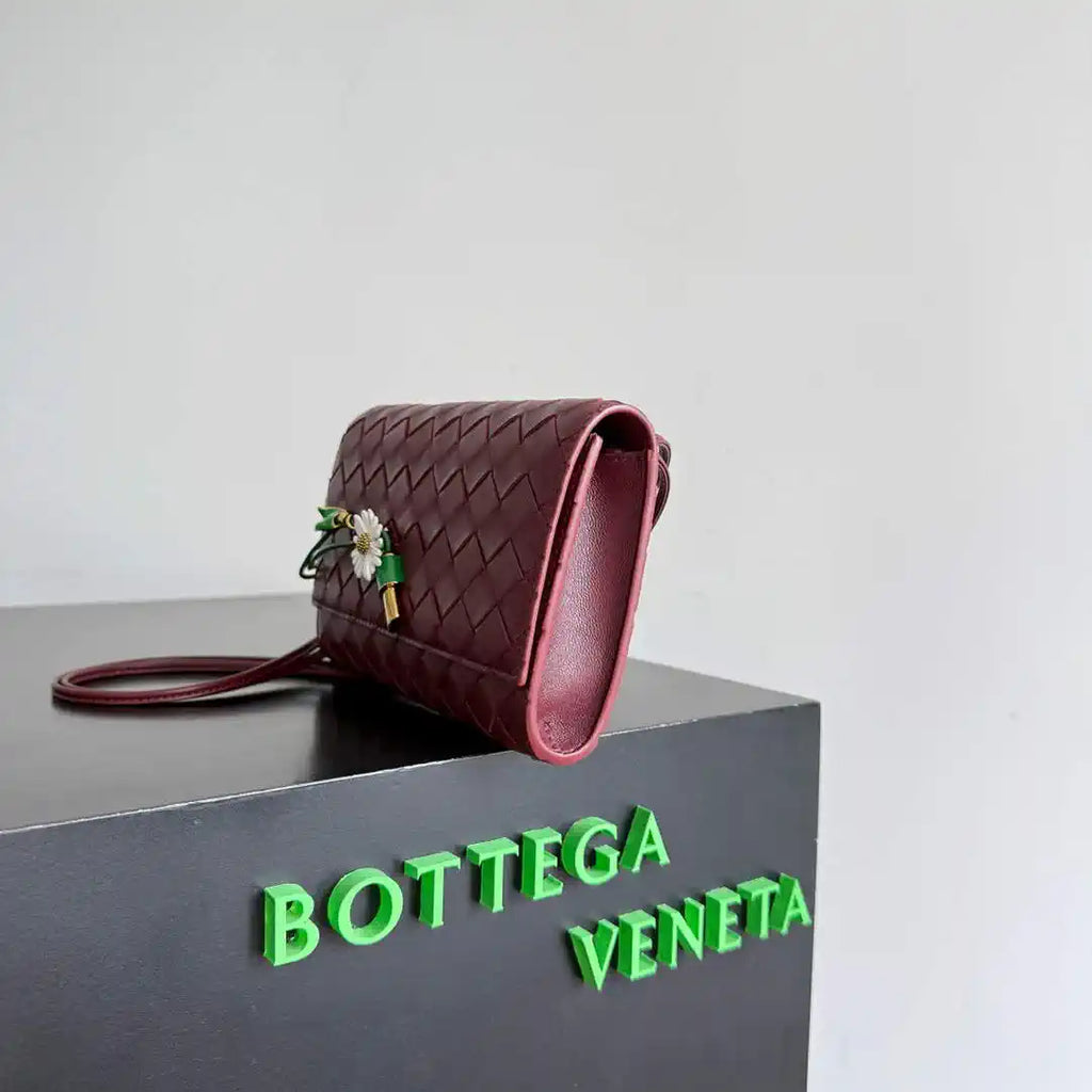 Bottega Veneta BV 838870V4SCH9111 Andiamo Daisy Pouch BV92002