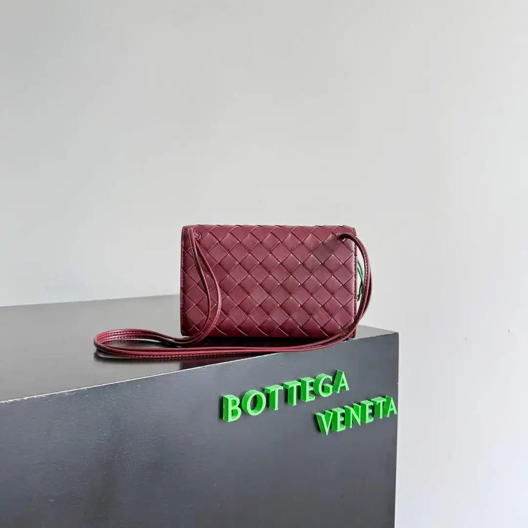 Bottega Veneta BV 838870V4SCH9111 Andiamo Daisy Pouch BV92002