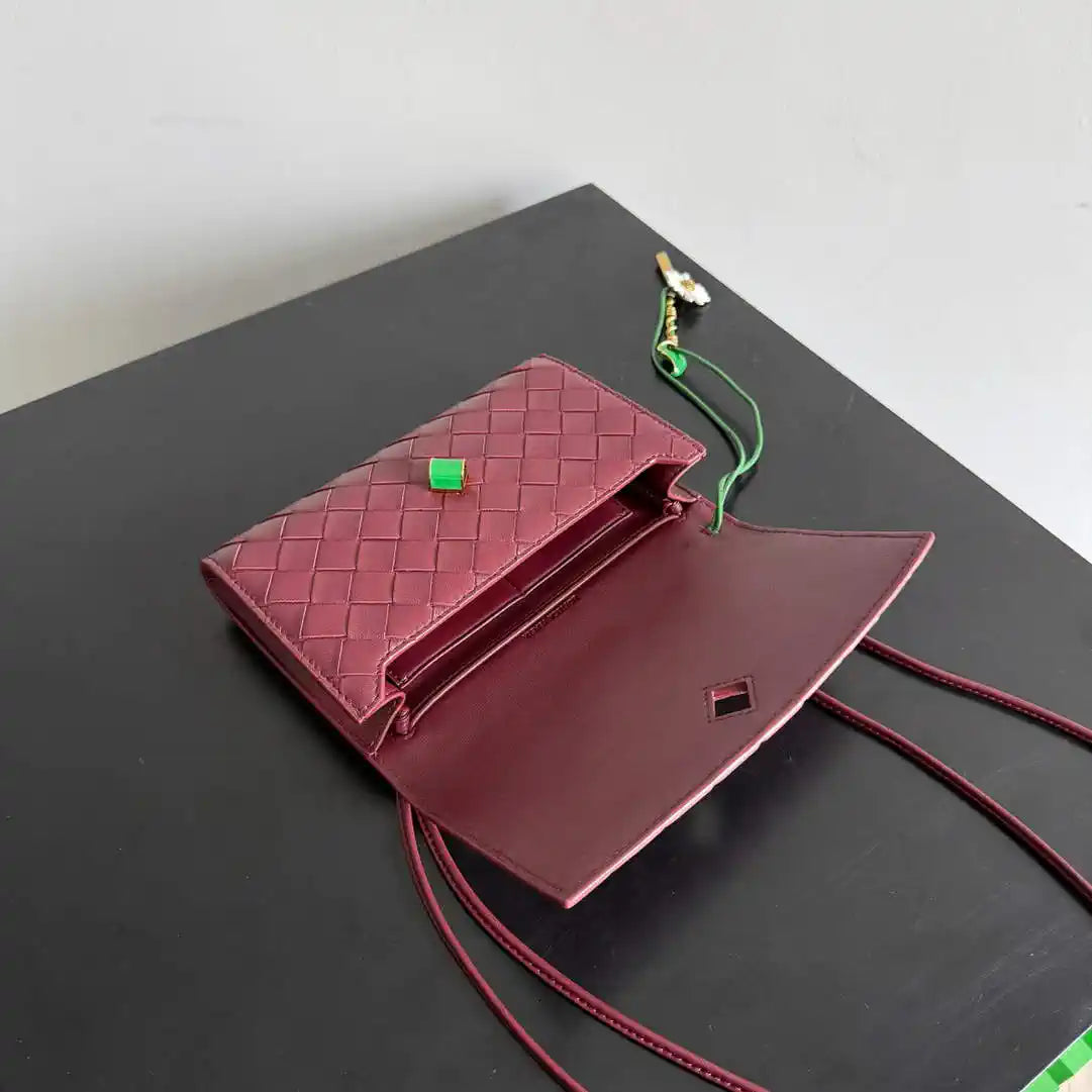 Bottega Veneta BV 838870V4SCH9111 Andiamo Daisy Pouch BV92002