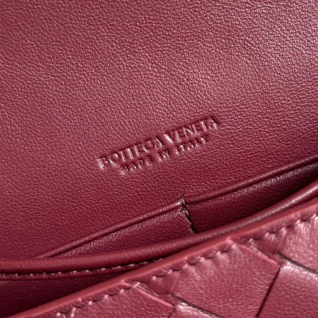 Bottega Veneta BV 838870V4SCH9111 Andiamo Daisy Pouch BV92002