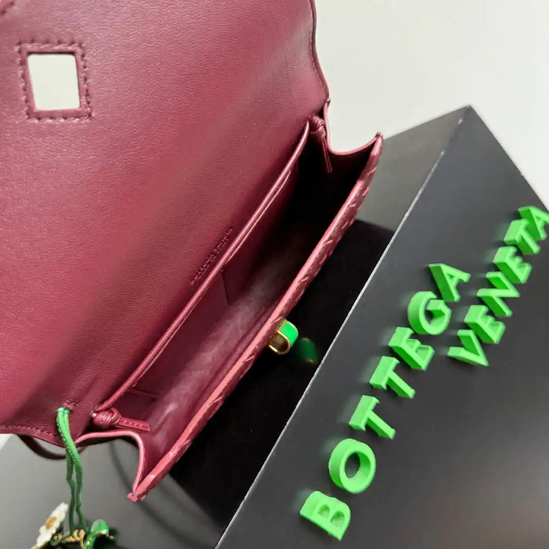 Bottega Veneta BV 838870V4SCH9111 Andiamo Daisy Pouch BV92002