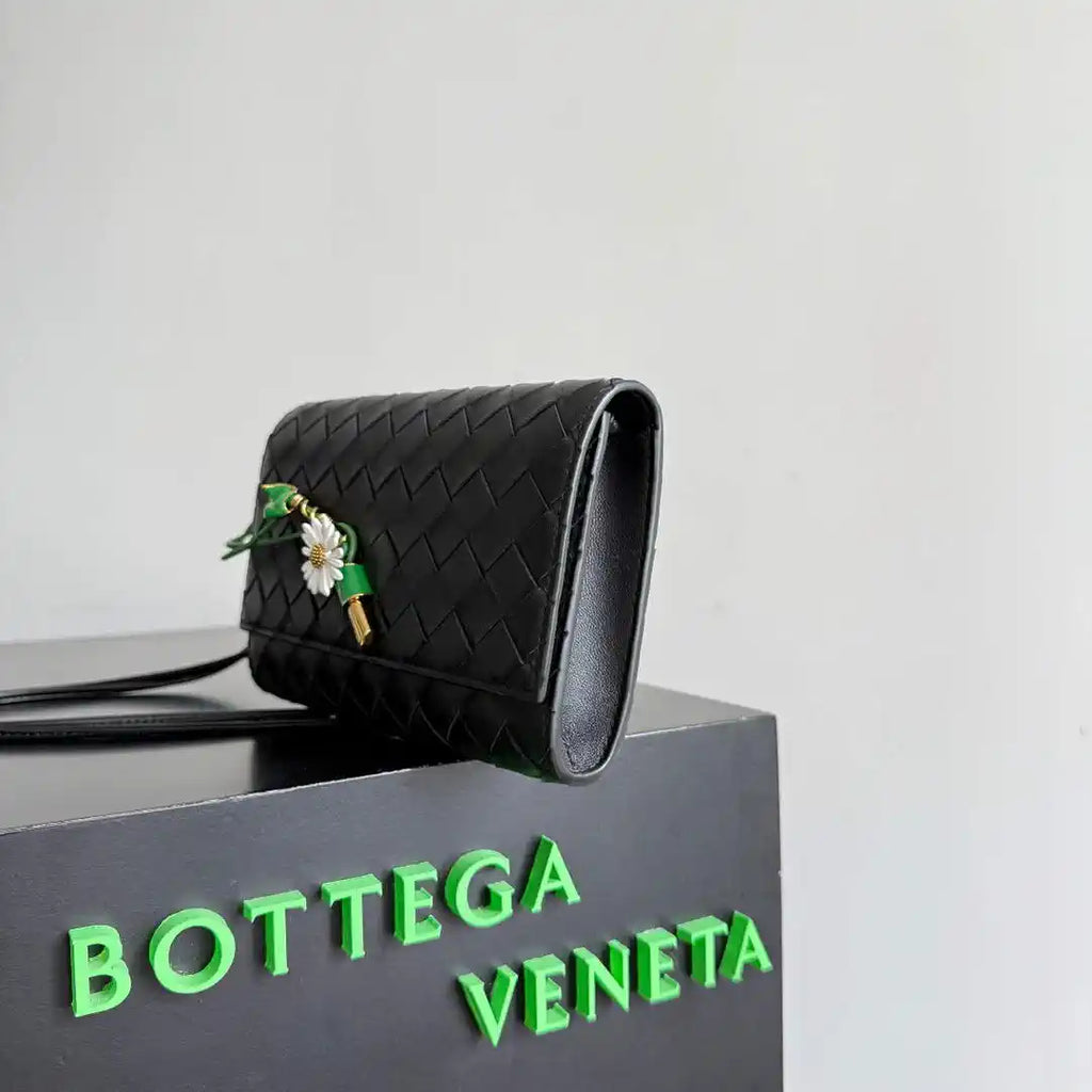 Bottega Veneta BV 838870V4SCH9111 Andiamo Daisy Pouch BV92003