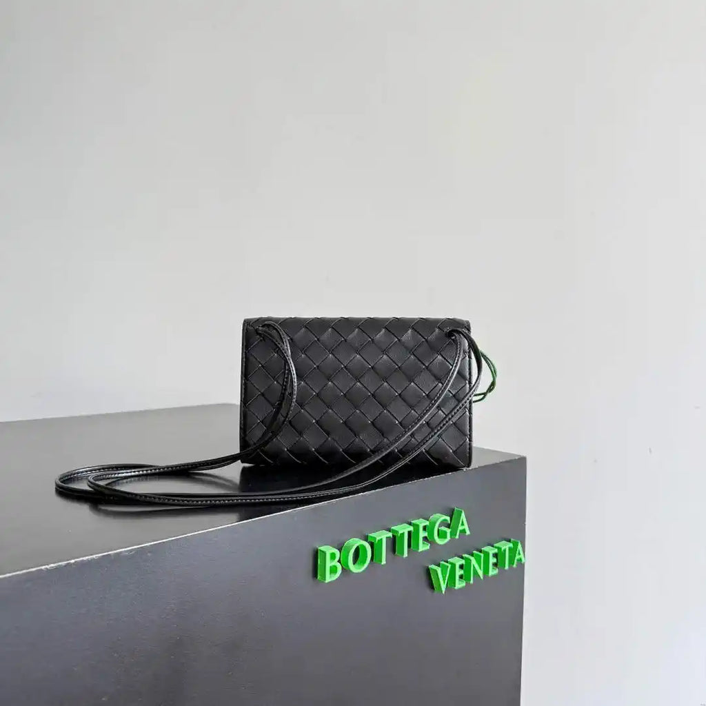 Bottega Veneta BV 838870V4SCH9111 Andiamo Daisy Pouch BV92003