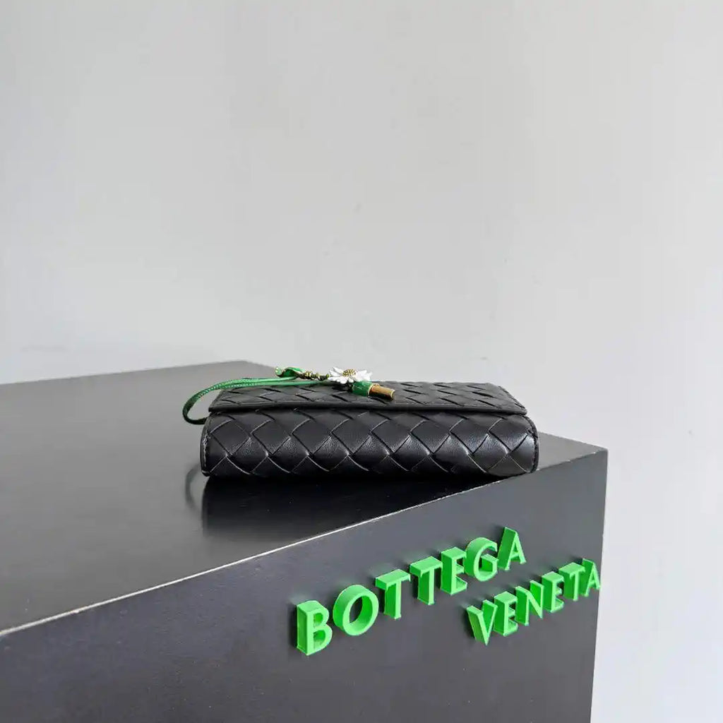 Bottega Veneta BV 838870V4SCH9111 Andiamo Daisy Pouch BV92003
