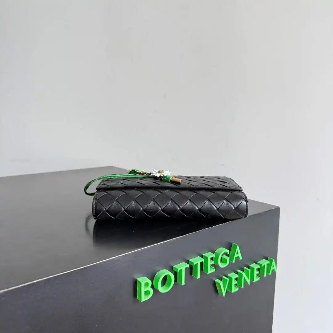 Bottega Veneta BV 838870V4SCH9111 Andiamo Daisy Pouch BV92003
