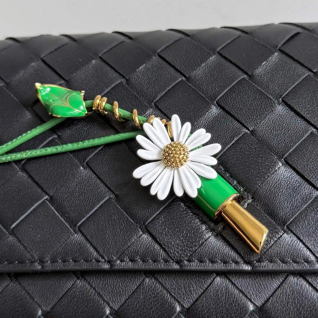 Bottega Veneta BV 838870V4SCH9111 Andiamo Daisy Pouch BV92003