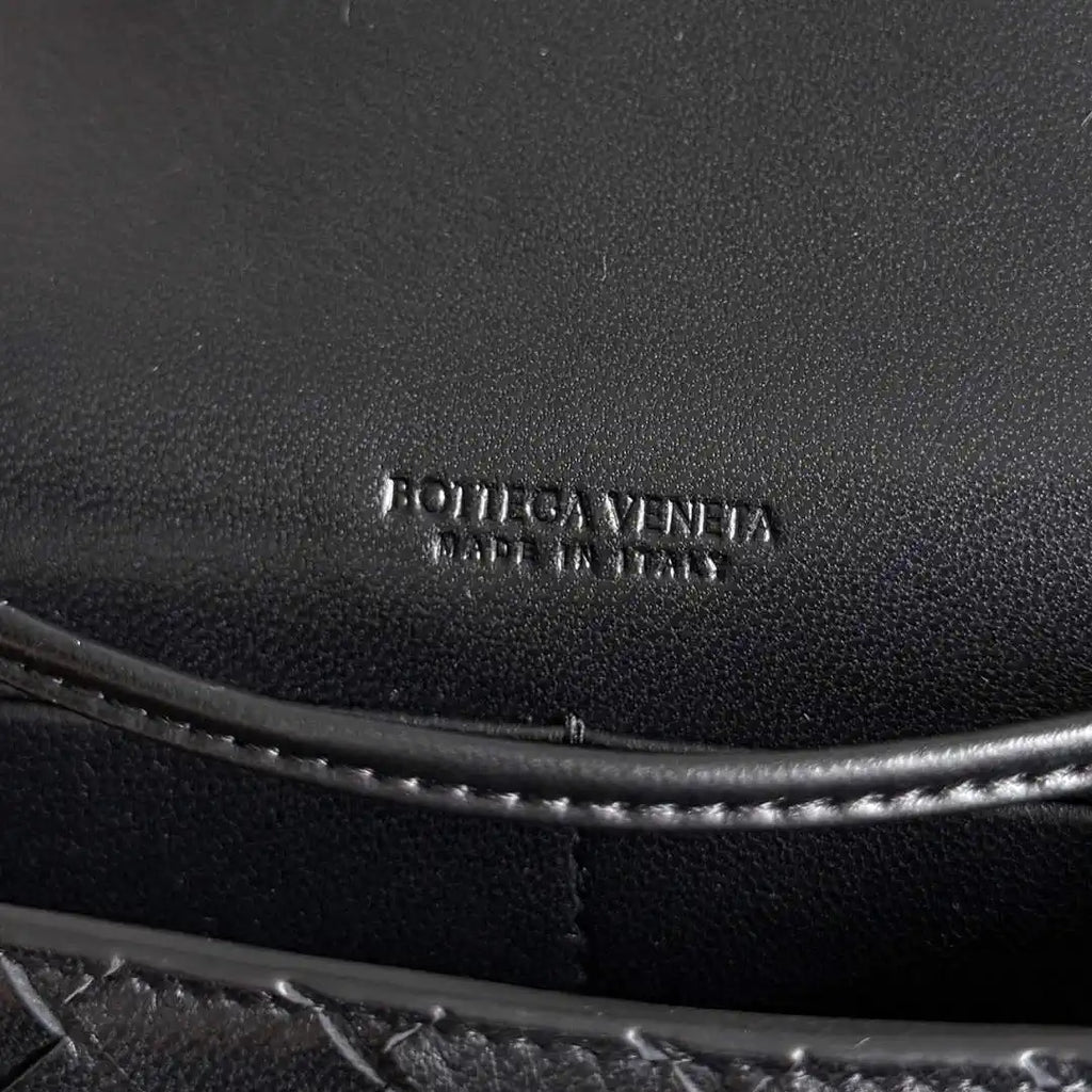 Bottega Veneta BV 838870V4SCH9111 Andiamo Daisy Pouch BV92003