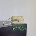 Bottega Veneta BV 838870V4SCH9111 Andiamo Daisy Pouch BV92004