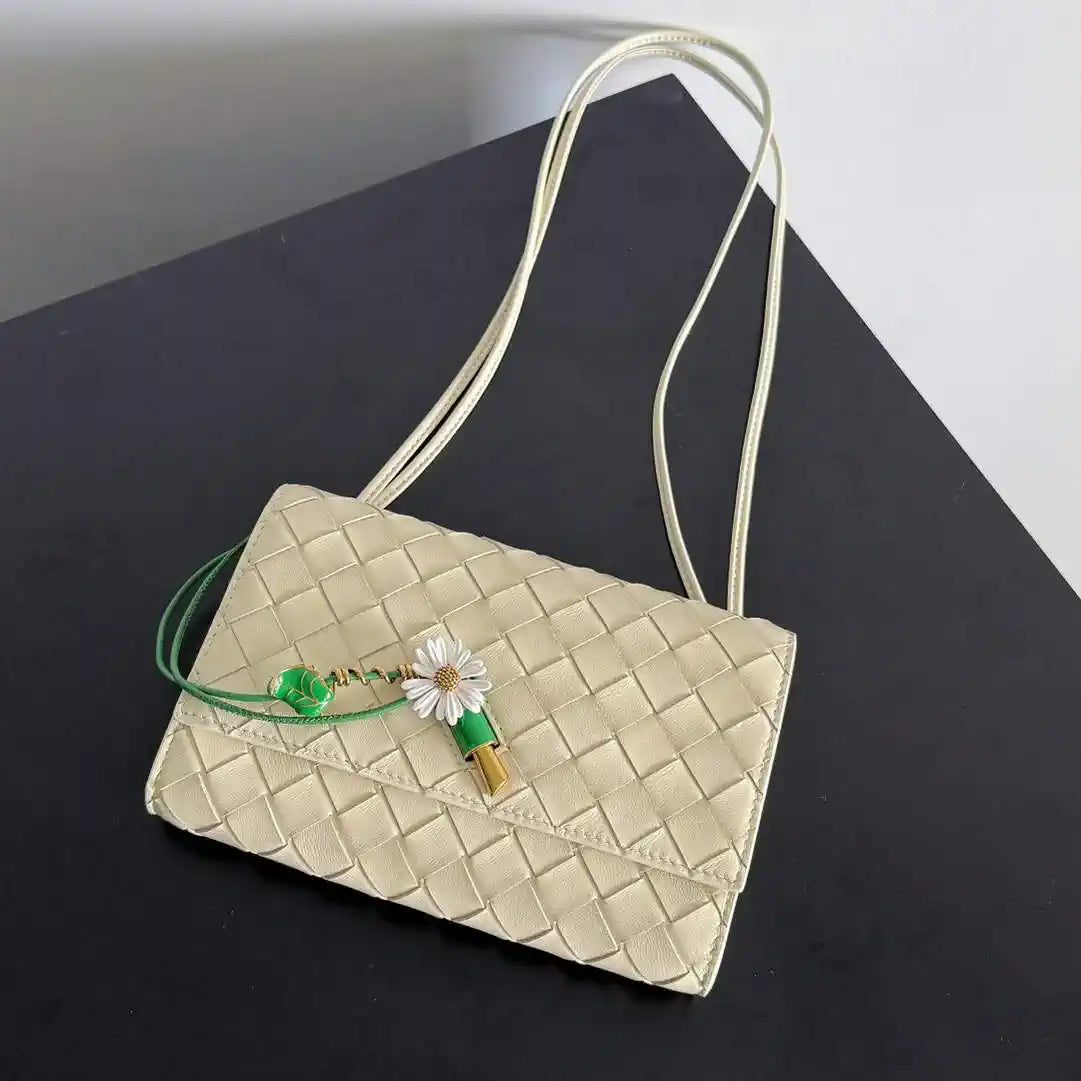 Bottega Veneta BV 838870V4SCH9111 Andiamo Daisy Pouch BV92004