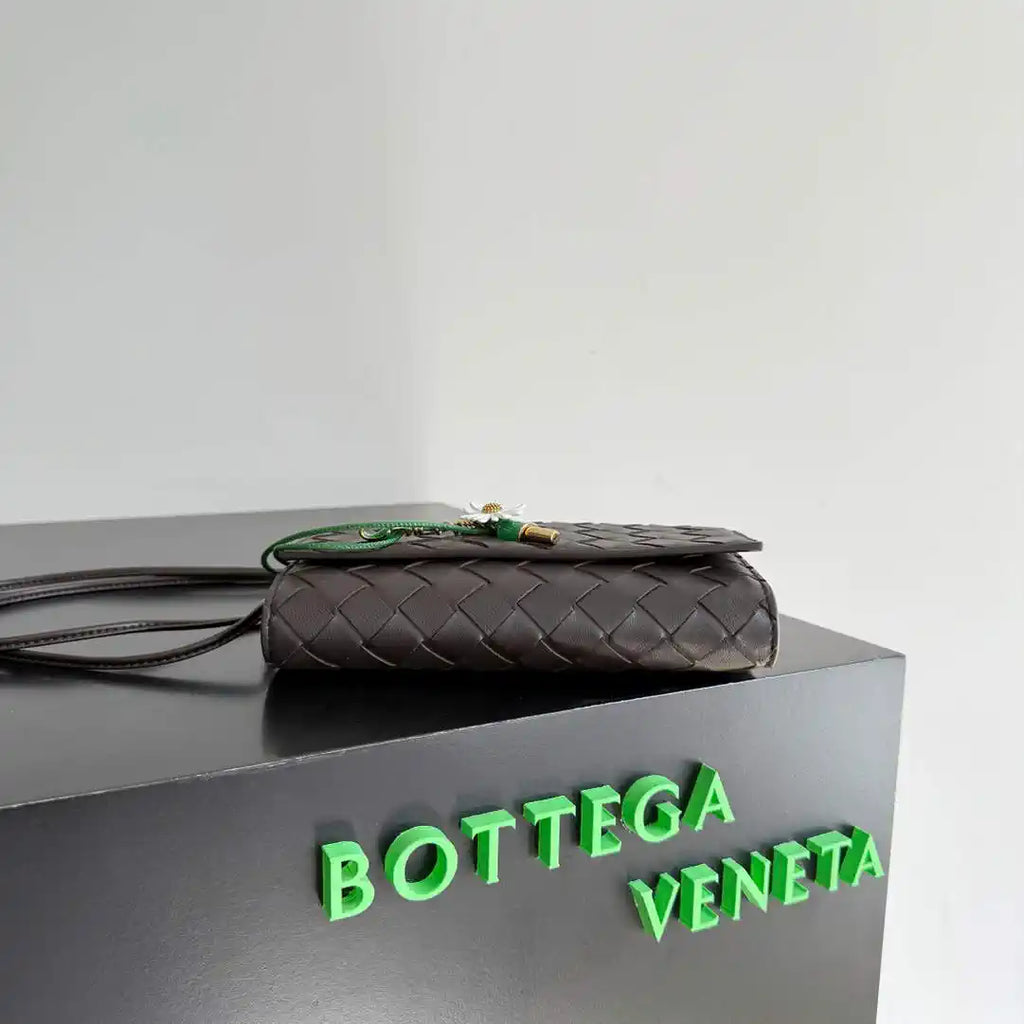 Bottega Veneta BV 838870V4SCH9111 Andiamo Daisy Pouch BV92005
