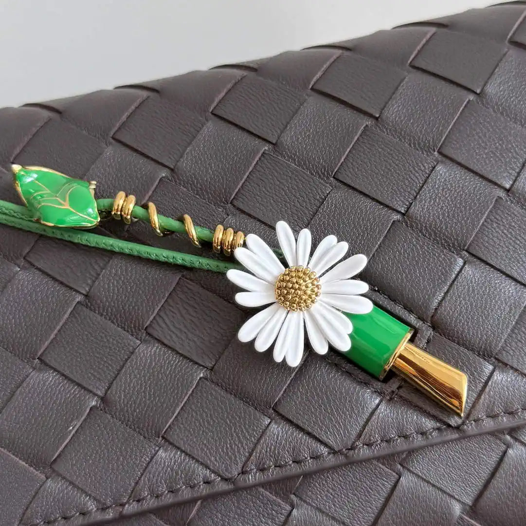 Bottega Veneta BV 838870V4SCH9111 Andiamo Daisy Pouch BV92005
