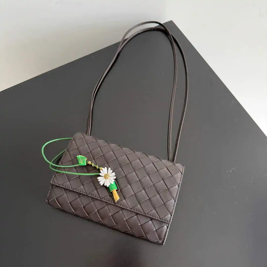 Bottega Veneta BV 838870V4SCH9111 Andiamo Daisy Pouch BV92005