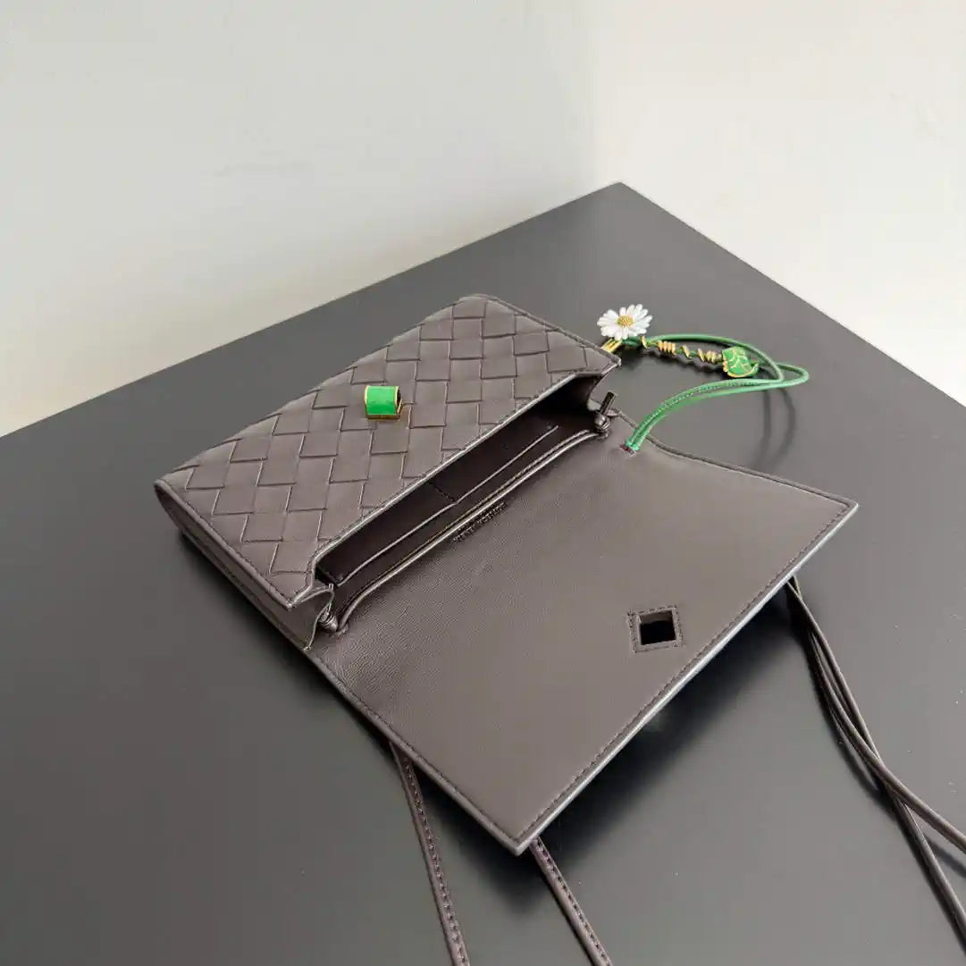 Bottega Veneta BV 838870V4SCH9111 Andiamo Daisy Pouch BV92005