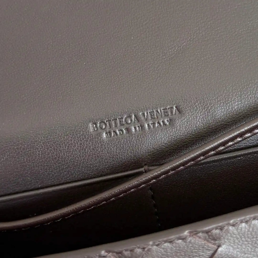 Bottega Veneta BV 838870V4SCH9111 Andiamo Daisy Pouch BV92005