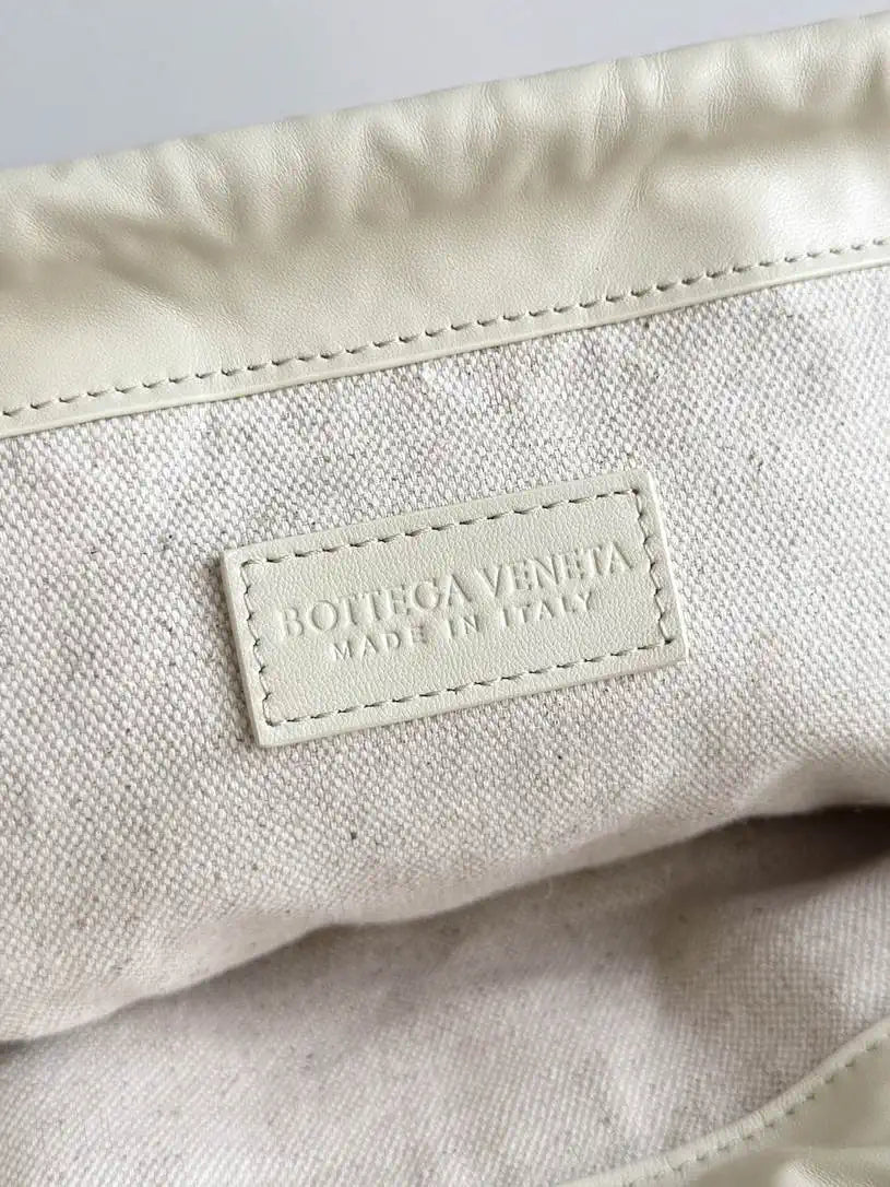Bottega Veneta BV 839102  Dustbag Beige Nature