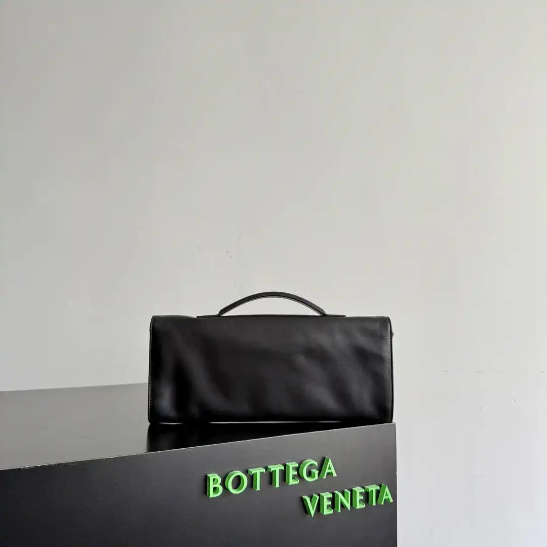 Bottega Veneta BV 843797 Long Clutch Andiamo Nappa Leather With Handle Bv99030