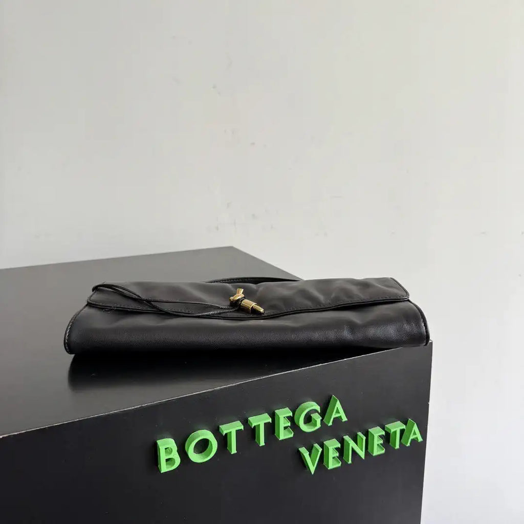 Bottega Veneta BV 843797 Long Clutch Andiamo Nappa Leather With Handle Bv99030