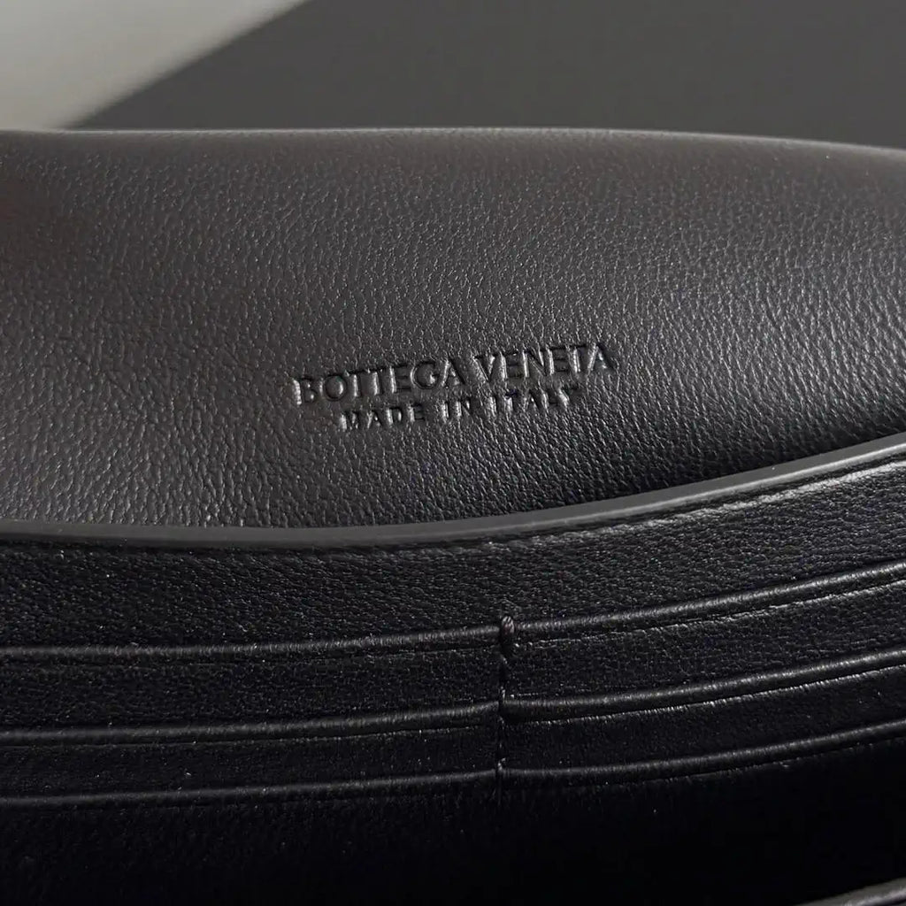 Bottega Veneta BV 843797 Long Clutch Andiamo Nappa Leather With Handle Bv99030