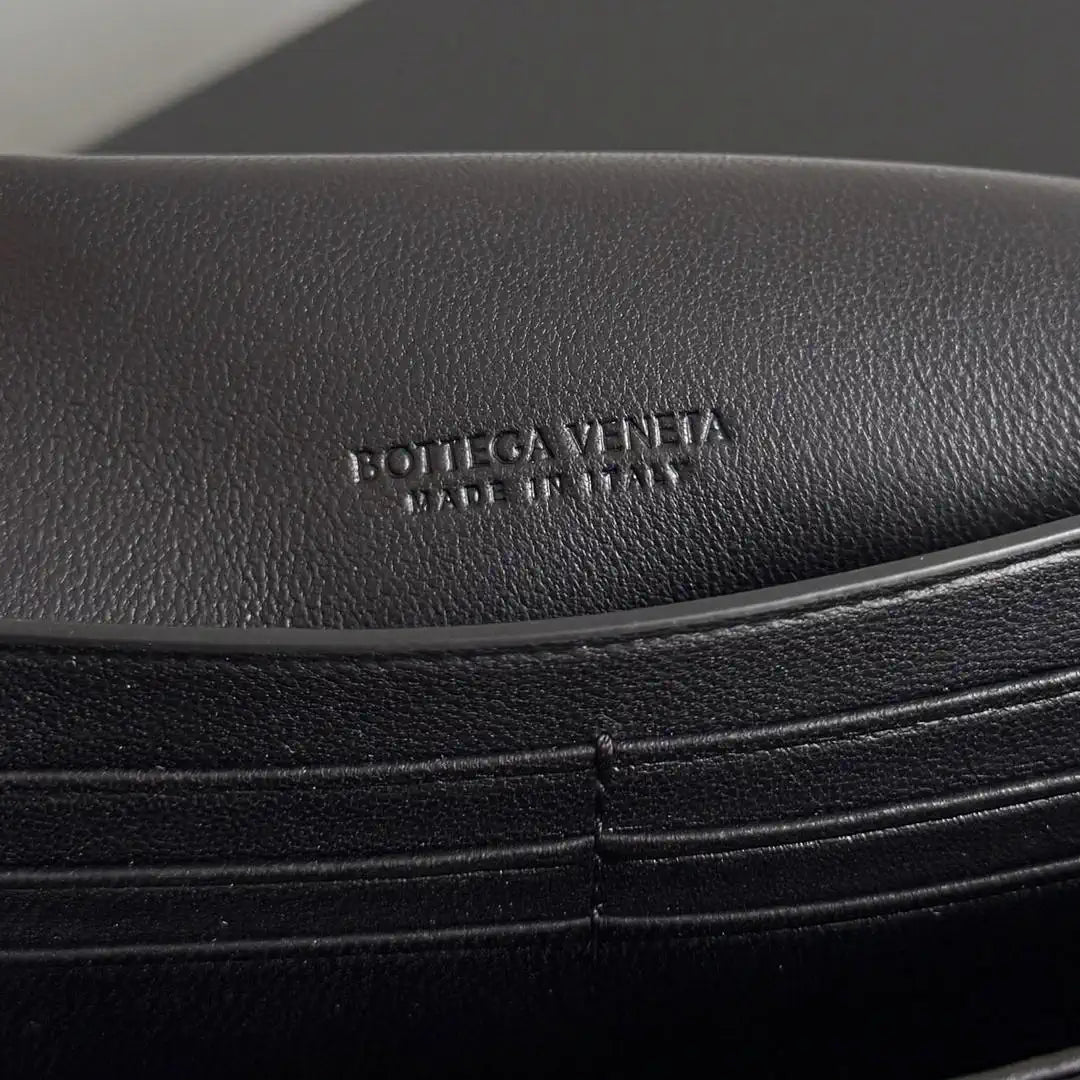 Bottega Veneta BV 843797 Long Clutch Andiamo Nappa Leather With Handle Bv99030
